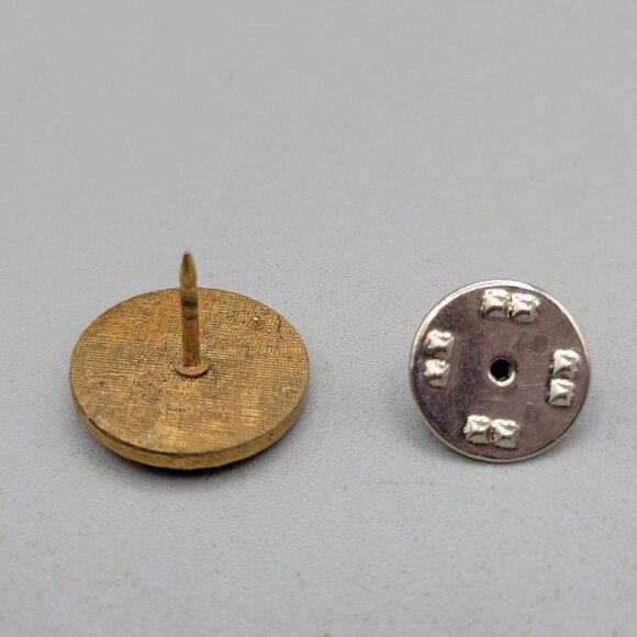 Moose Fraternal Order Sunrise To Sunrise Gold Tone Lapel Pin Badge 1977 - 1978 - Picture 4 of 5